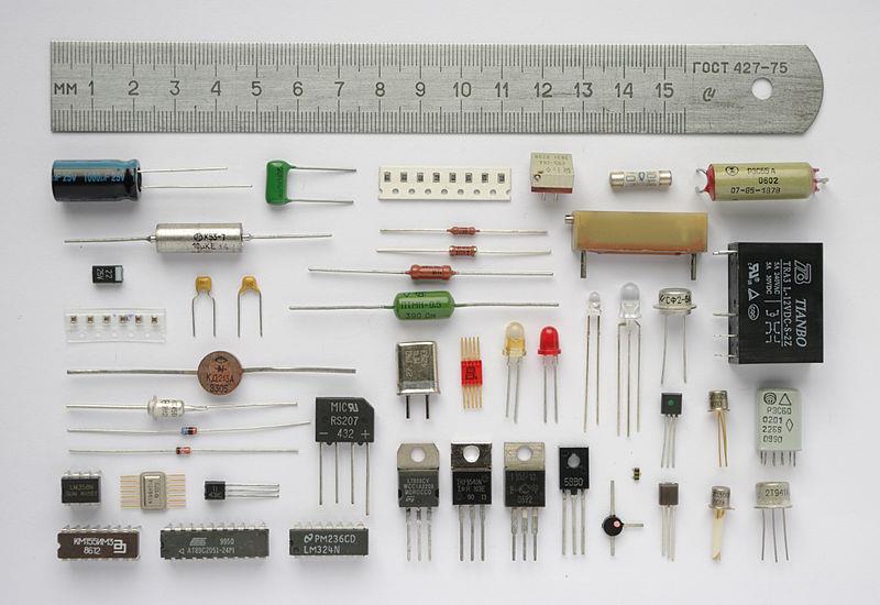 Alle componenten op een chip In plaats van losse componenten die geconnecteerd moeten worden,
