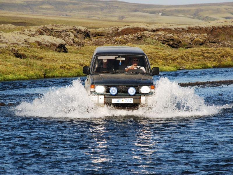 IJsland Autorondreis 4x4 Hoogland Avontuur 15 dagen Tijdens deze avontuurlijke rondreis doorkruist u met een 4x4 auto de onherbergzame hooglandroutes, met enkele rivierdoorsteken.