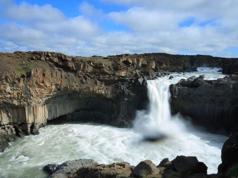 U rijdt de drie hooglandroutes Kaldidalur, Kjölur en Sprengisandur en bezoekt alle highlights van IJsland: Thingvellir, Snæfellsnes, Geysir, de Gullfoss, Hveravellir, Myvatn,