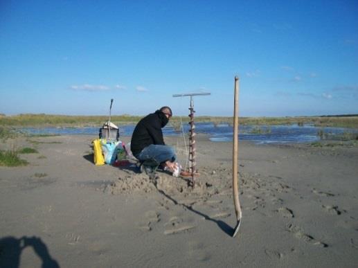 A = Spiraalboring op Borkum; B = sondering op Schiermonnikoog; C = spiraalboring op Groene strand Schiermonnikoog; D =