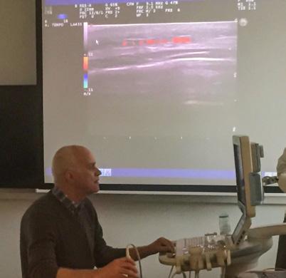 zowel gezonde proefpersonen als patiënten met GCA, konden oefenen. Esaote Europe B.V. stelde hiervoor meerdere echoapparaten ter beschikking. - Afsluitend vond opnieuw een quiz met casuïstiek plaats.
