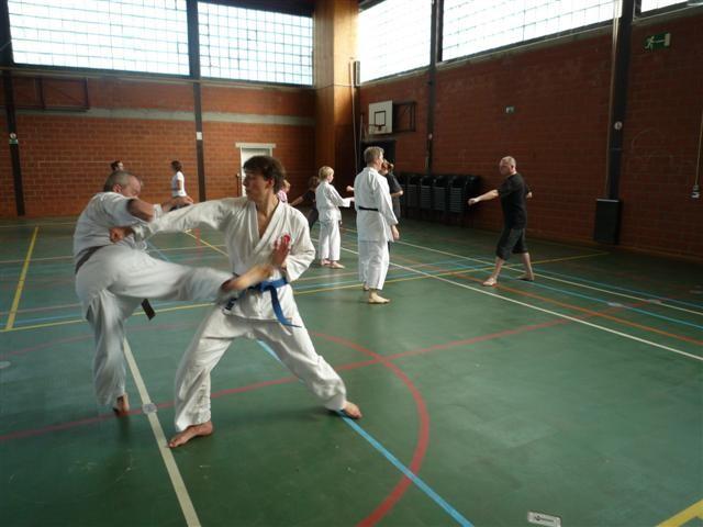 Zomertrainingen Dit betekent echter niet dat er in onze club geen aandacht zou besteed worden aan het beoefenen van karate tijdens de zomermaanden juli