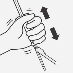 Bevestig de spuit aan de luerverbinding van de naald met een stevige draaibeweging met de wijzers van de klok mee