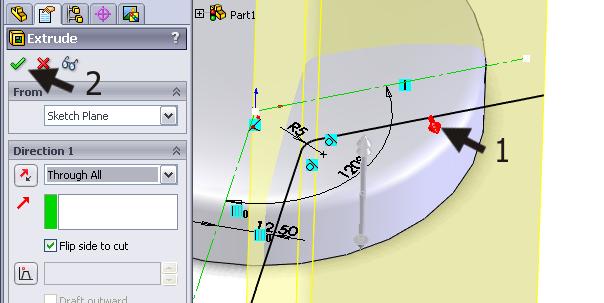 13 In het model zie je nu een klein pijltje, dat aangeeft aan welke kant van de sketch materiaal verwijderd wordt. 1. Zorg dat dit pijltje naar de buitenzijde wijst.