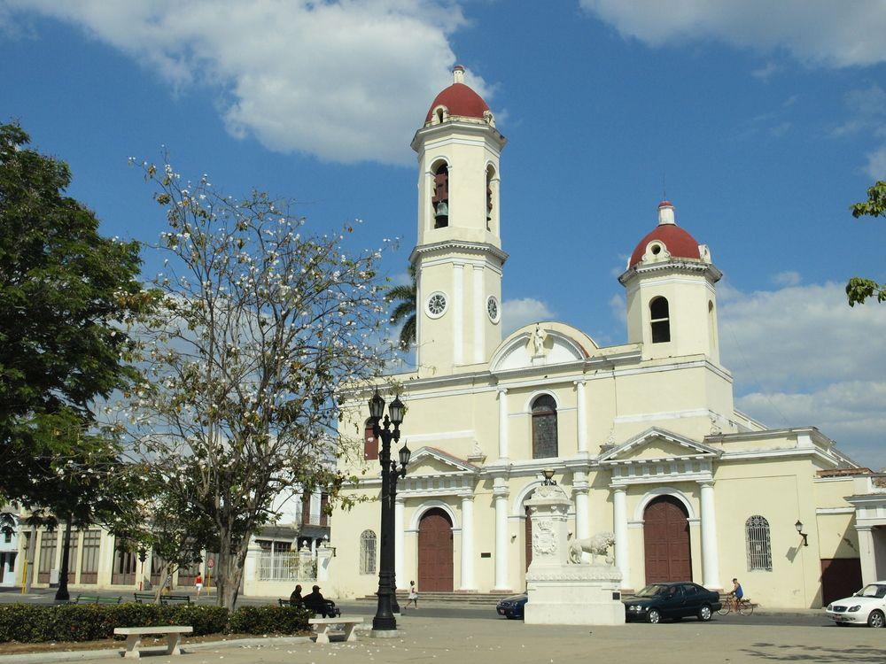 DAG 5 Ontbijt en check-out. =>Volledige dag verkenning van Cienfuegos en Trinidad (ten oosten van Havana).