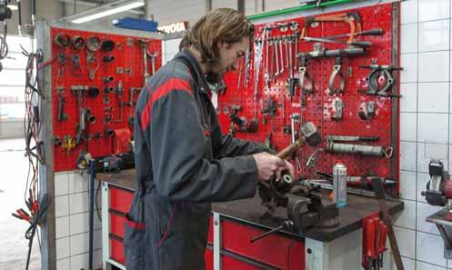 Dat het ook heel volwassen kan, tonen de Peugeot- en Citroën-organisaties aan.