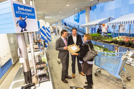 Voorbeelden zijn de Blokker, Action, Giraf, Eurowinkels etc. Er zijn ook enkele ketens die specifieke kleine vestigingen in winkelgebieden buiten de binnenstad vestigen.