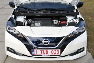 Specificaties Nissan Leaf 40 kwh Tekna Maten en gewichten Lengte x breedte x hoogte Wielbasis 449 x 179 x 154 cm 270 cm Gewicht Aanhanger Aanhanger geremd 1.