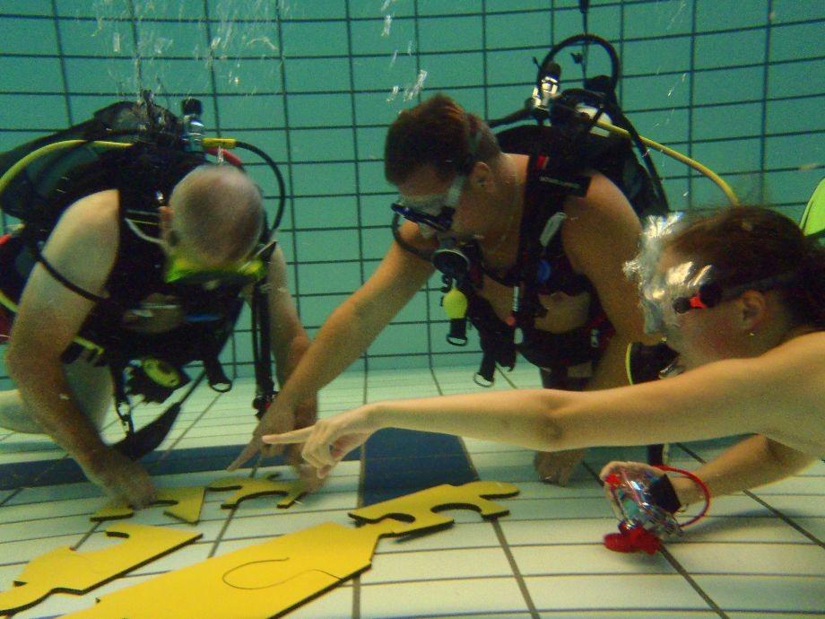 De snorkellessen worden gegeven door instructeurs van Notwin met ondersteuning van een aantal externe instructeurs. Deze externe instructeurs komen van Onderwatersportvereniging Nekton.