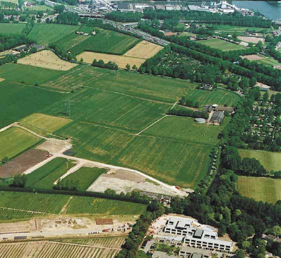 afb. 2 Luchtfoto met ligging van het opgravingsterrein (noorden min of meer bovenaan de foto). Linksonder is een klein deel van de Groenedijk zichtbaar.