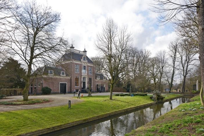 Omgeving: De woning ligt in een rustige straat in de gezellige buurt Watergraafsmeer.