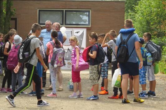 Vreemd was het om hen in de warmte te ontvangen terwijl het bij hen regen was en temperaturen die normaal zouden zijn geweest in Nederland. De omgekeerde wereld dus.