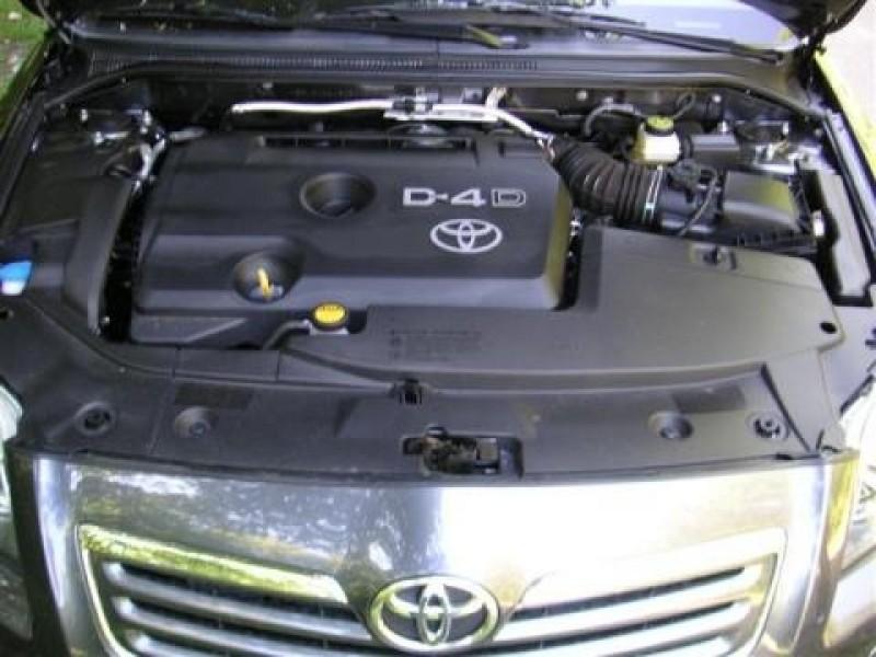 Het rijden Toyota monteert in de Avensis de 2.0 D-4D (126pk) en 2.2 D-4D (150pk en als D-CAT 177pk) voor de dieselaars. De gereden 2.2 D-4D levert een vermogen van 150pk bij 3600tpm.