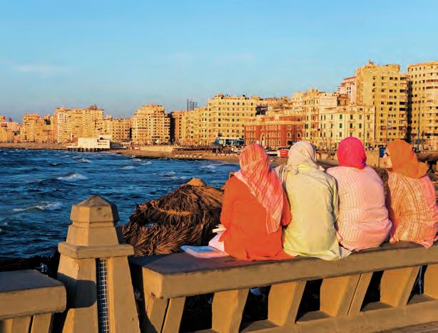 11 11 Alexandrië, de tweede stad van Egypte en geliefd vanwege haar mediterrane sfeer, heeft pas een metamorfose ondergaan.