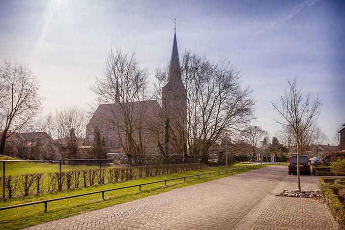 ECHT VAN BINNEN ZIEN, LUXE AFWERKING EN INSTAPKLAAR!! Bouwjaar woonhuis: ca. 1999.