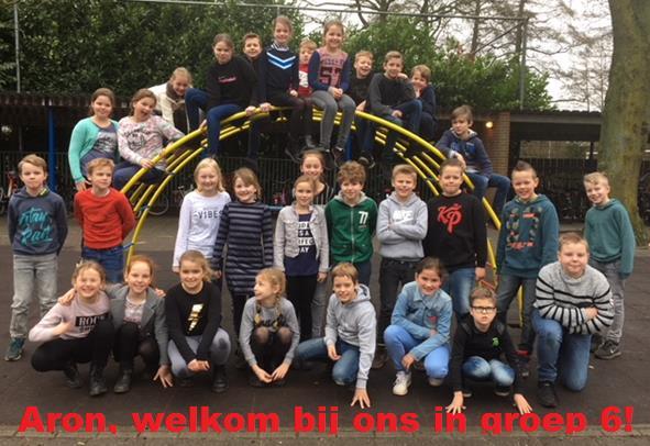 Gedichtenwedstrijd Gisteren zijn Marith v.d. Fliert uit groep 5 en Lieke Nijkamp uit groep