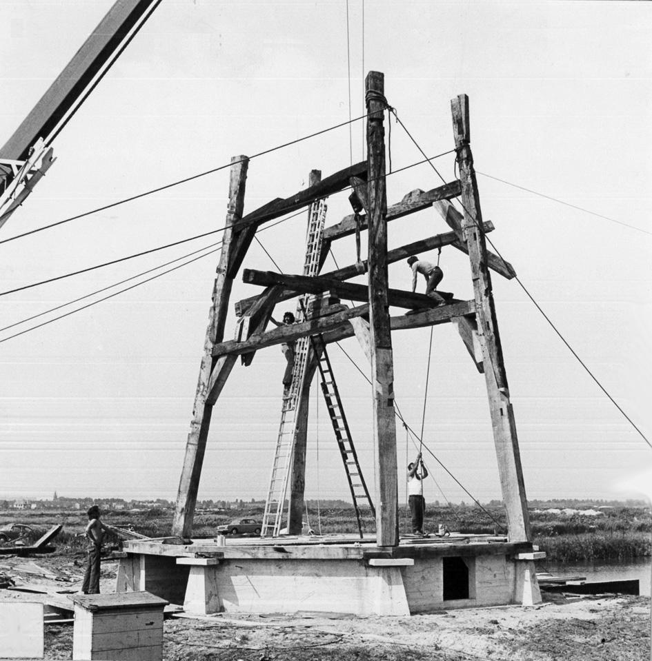 huizen, boerderijen én molens Akersloot zoon van Engel is Jan (J.Th.) Poland 1865-1961 Jan neemt in 1945 het bedrijf van zijn ooms over.