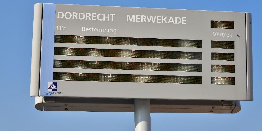 Fietsroute Merwede en Biesbosch - 5 Fiets vanaf de aanlegplaats aan de Merwekade (KNP 87) naar links en vervolgens naar rechts en fiets daarbij over de Merwekade en daarna de Bleijenhoek richting KNP