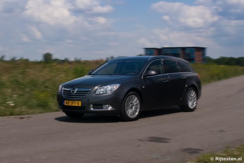 Nadruk op comfort Nieuw op de Sports Tourer is 'Opel Eye', het systeem verkeersborden herkent.