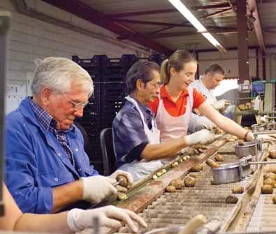 7 PERSONEEL EN ORGANISATIE Algemeen De NAK wil de deskundigheid van de medewerkers op een hoog niveau houden en daarom wordt hier blijvend in geïnvesteerd.