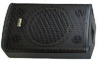 SPEAKERS : Zaal speakers: EAW KF740 line array 75,00 EAW SB2001 40,00 EAW NTL720 line array powered 30,00 EAW NTS215 subwoofer powered 40,00 EAW KF850 topkast 30,00 EAW SB850 subwoofer 20,00 EAW