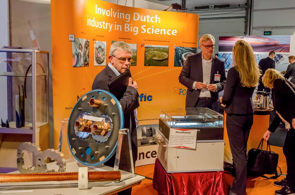 Precisiebeurs Datum:18-19 november 2015 Locatie: NH Conference Centre Koningshof, Veldhoven die chips op carriers solderen met een bijzonder hoge nauwkeurigheid.