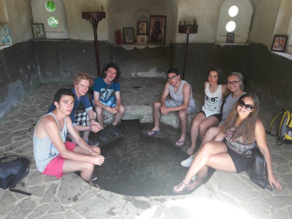 De vier uit Ohrid, samen met onze twee gast broers en gast zus. De week in het gastgezin die volgde was geweldig.