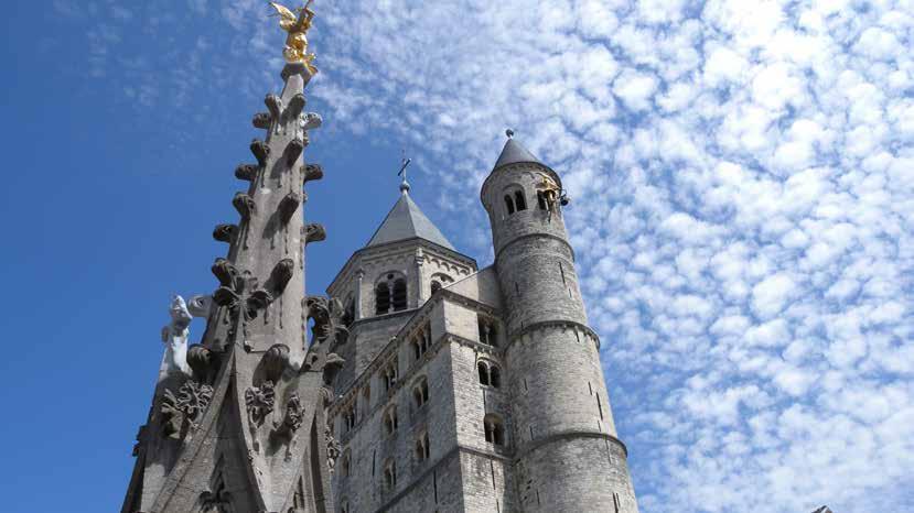 RONDLEIDING VAN DE COLLEGIALE KERK SAINTE-GERTRUDE FTBW NIVELLES De Collegiale Kerk Sainte-Gertrude is één van de grootste romaanse kerken van Europa.