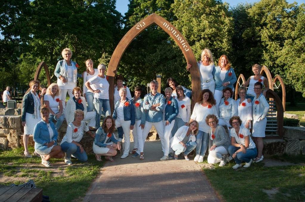 Building Bridges Chorus Lenhard van Dutch Pride: "Wat vind je het leukste aan DP en waarom wil je ze niet missen?" Dutch Pride Allereerst Wil, bedankt voor het doorgeven van het lopend vuurtje!