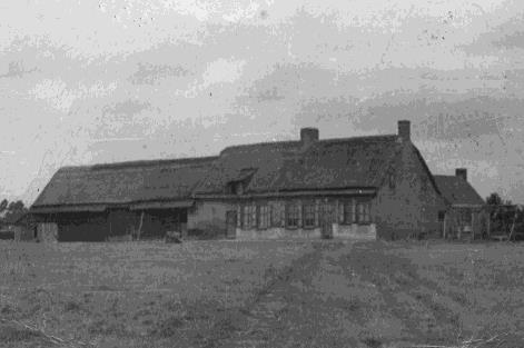 de Terenburgseweg zoals we die nog gekend hebben toen ze nadien uitgebaat werd door de familie Deschodt Anna trouwde met Maurice Deneulin, afkomstig van Houtem.