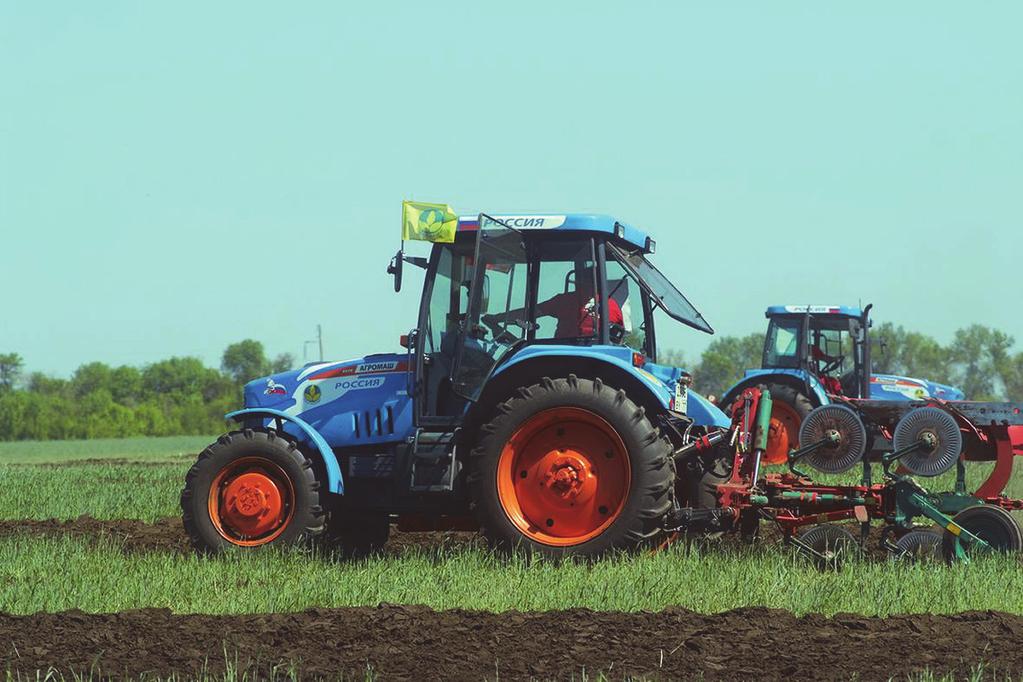 Deelnemers zijn Harry Kusters wielploeg, Gerard Hoogendijk youngtimer hef en Frans Das oldtimer hef.