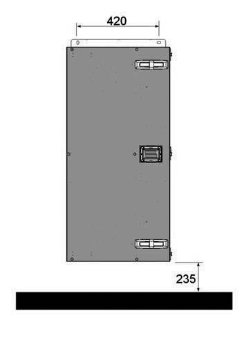 Bevestig de twee meegeleverde afstandbeugels (C)(met behulp van de meegeleverde schroeven) achterop de WHR aan de condenszĳde (B). Doormiddel van deze afstandbeugels (i.c.m. een horizontaal plafond) wordt een afschot van 2% naar de condensafvoer gerealiseerd.