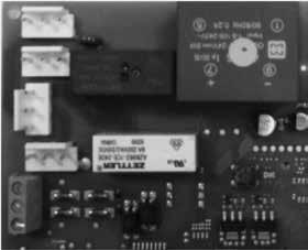 Verwijder de rubberen doorvoertule aan de onderzijde van de ventilatie-unit Voorziene rubberen doorvoertule MONTAGE RH RF SCHAKELAAR Monteer de RH RF schakelaar steeds op een goed bereikbare plek in