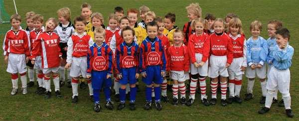 Na het succesvolle eerste seizoen in het najaar van 2008, begon op zaterdag 28 februari 2009 het voorjaarsseizoen van de F-League voor mini F-pupillen (4-6 jarigen) bij RKSV De Zweef.