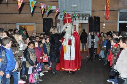 Groentesoep maken In het kader van ervaringsgerichte activiteiten hebben de kinderen van groep 1-2a een heerlijke groentesoep gemaakt.