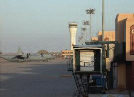 VAN DE BUNTE Samen met de Iraakse luchtvaartautoriteit vormden zij een parallelle organisatie die gaandeweg steeds meer taken zou overdragen aan de Iraakse luchtvaartautoriteit.