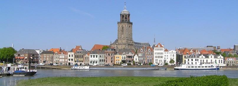 Architectuurroute 7 oktober naar Deventer 2 Dit jaar gaat ons architectuuruitje naar het Overijsselse Deventer, een Hanzestad aan de IJssel. Deventer is een van de oudste steden van ons land.