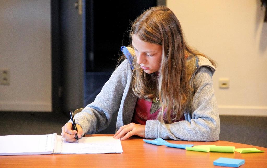 Schrijfkriebels? Help! Ik ben een tiener met een schrijfkriebel! Je bent een echte boekenwurm, een letterfretter en niet vies van een verhaal?