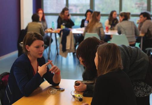 WERKPLEKLEREN PRAKTISCH De beste voorbereiding op een carrière als maatschappelijk werker? Het werkveld in trekken en mensen met een hulpvraag écht begeleiden!