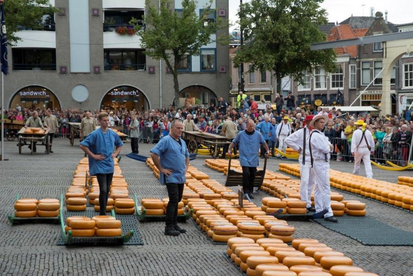 kunnen bekijken, maar helaas er werden van die grote handkarren