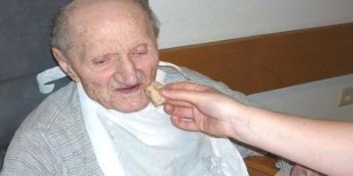 VRIJWILLIGERSTAKEN Ondersteun bewoners bij de maaltijd WZC De Ceder aan de Leie - WZC De Vlinder hebt een hart voor ouderen, bent sociaal ingesteld en hebt een luisterend oor.