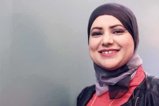 Je kunt niet geven wat je niet hebt Mona Halhoul is 32 jaar, geboren in Marokko en woont sinds 2009 in Nederland. Ze is getrouwd en heeft twee kinderen.