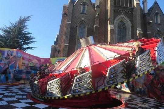 In de ban van de Hullygully Sinds mijn geboorte in 1970 heb ik jaarlijks de Tilburgse kermis bezocht.