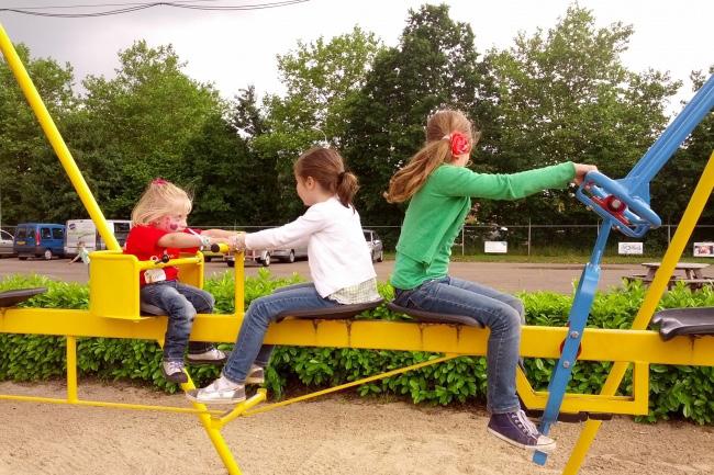 nieuw combinatietoestel in kleuterdeel, toegankelijk voor mindervaliden Aandachtspunten toegankelijkheid pad door de