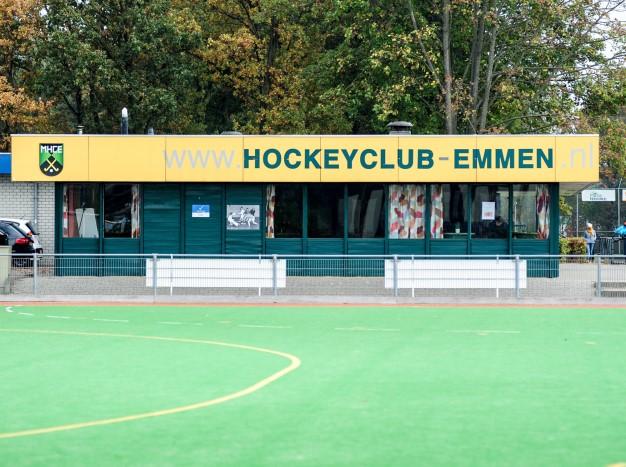 Mijn moeder hockeyde en mijn vader was trainer, dus als zij naar het hockeyveld gingen ging ik natuurlijk mee.