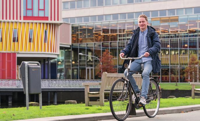 Studenten krijgen kennis aangereikt om te excelleren in hun vakgebied, maar ook vaardigheden die cruciaal zijn in de internationaal georiënteerde organisatie van de toekomst.