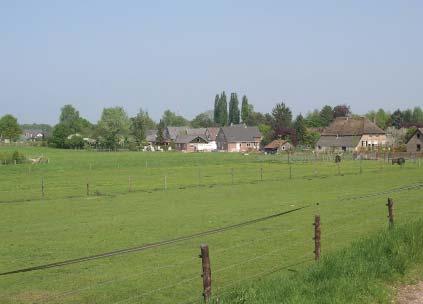 De eerste boerderijen vormden kleine clusters langs de oude verbindingsweg van Eerbeek naar Beekbergen. Het accent qua ontwikkeling heeft altijd sterker op Loenen dan op Zilven gelegen.