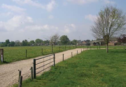 (noordzijde). Hierbij is duidelijk beleefbaar dat er richting de Eerbeekseweg meer bebouwing aanwezig is en het beeld daardoor meer besloten is dan hoger op.