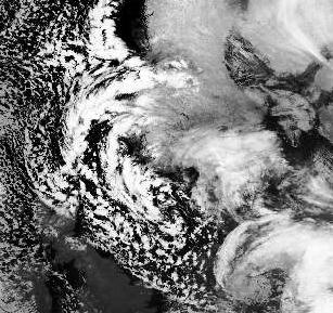 7.3 Enhanced Cumuliform cloudiness (EC) 7.3.1 Wolkenstructuur op satellietbeelden Verticaal goed ontwikkelde cumuliforme bewolking ontstaat wanneer de atmosfeer onstabiel van opbouw is over een diepe laag.