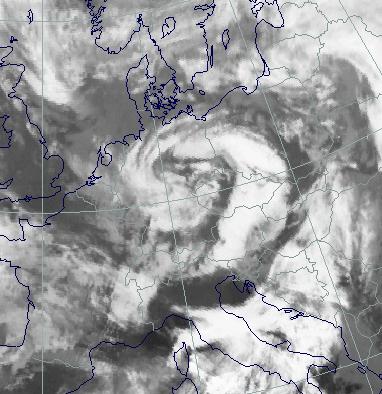 Fig 9: IR-beeld 13 februari 1997 18:00 UTC: comma Fig 10: WV-beeld 13 februari 1997 18:00 UTC: comma Om 18 UTC bevindt de wolkenspiraal zich van het noorden van Duitsland via Polen tot